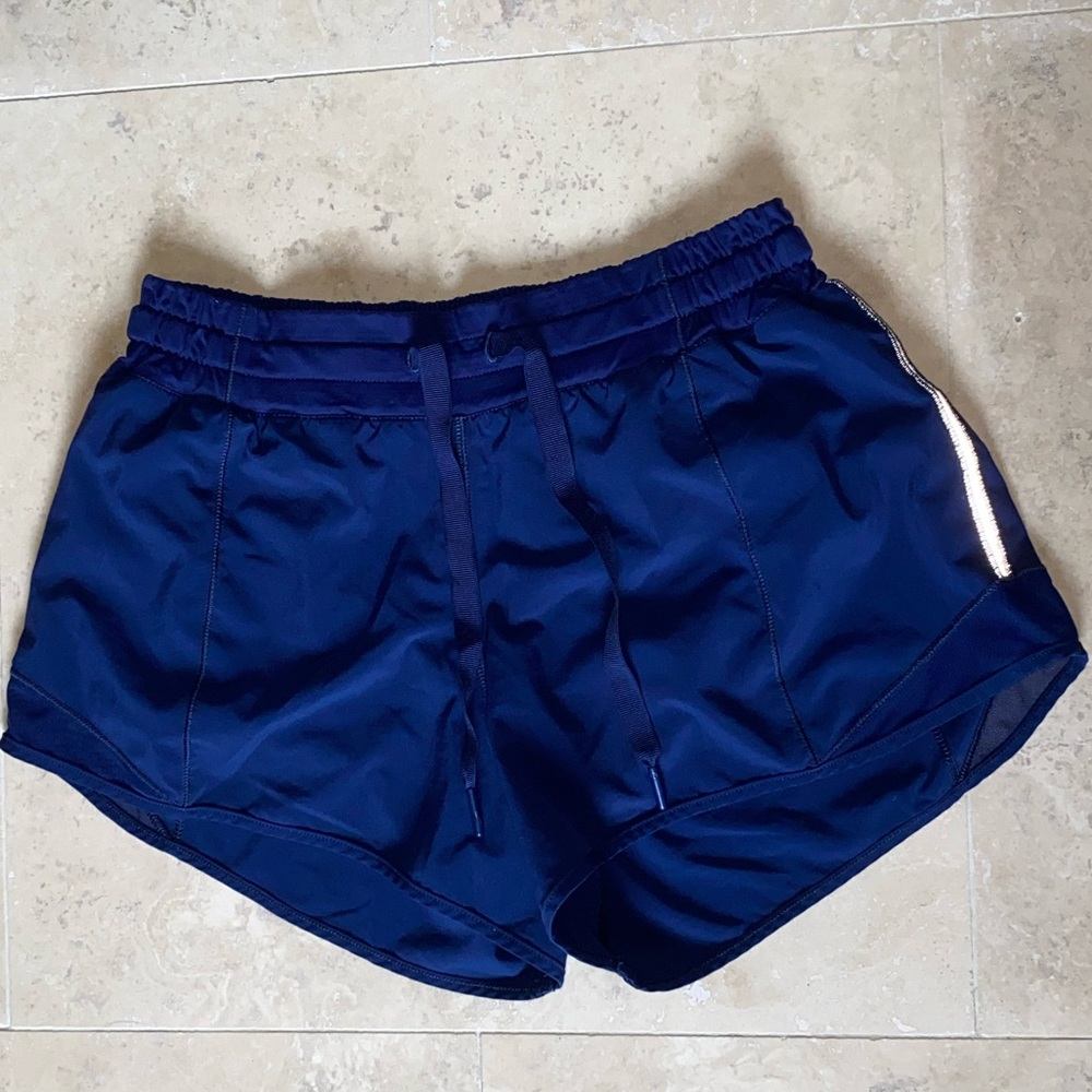 Lululemon Hotty Hot 4” Shorts Size 6 Navy